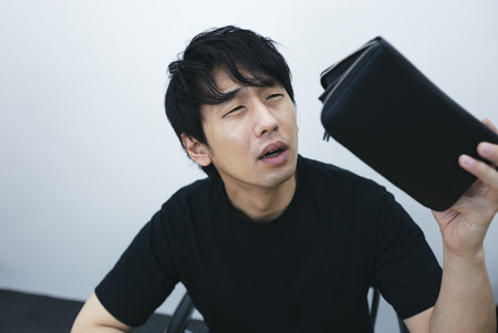 財布の中なんぼ入れてる？