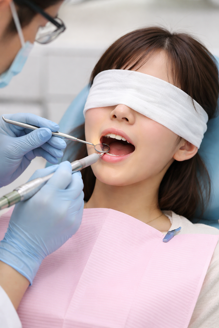 少女に口を開けさせ舌に陰部を“乗せて”舐めさせる  歯科医師“4度目”の逮捕