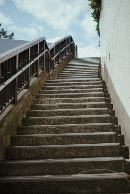 「階段に人糞」「ベランダからゴミ投げ捨て」在日中国人に東京都民困惑