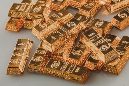 マイナー漫画家、詐欺で全財産を失う