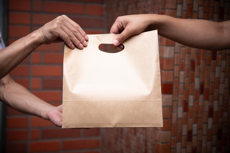 【悲報】車乗るだけの仕事、ダルい