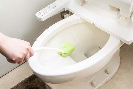 清掃ババア「ちょっとごめんね～(堂々と男風呂や男子トイレに入ってくる］」
