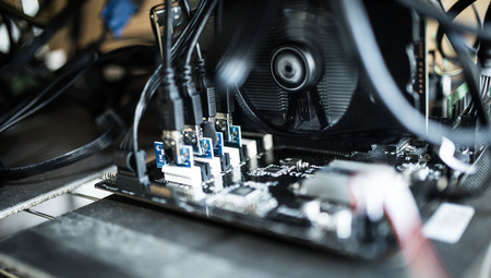 【悲報】PC界隈 完全に終わる...