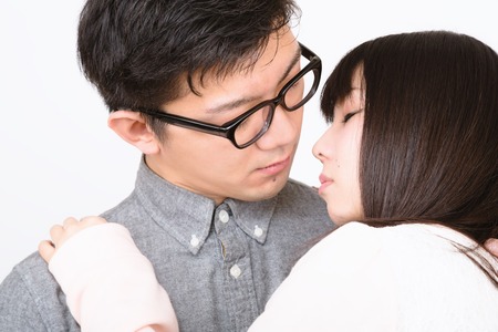 夫「アイドルぅ？……子供を半裸にして踊らせる奴らは人間のクズだ！」妻「この人なら信頼できるかも！」