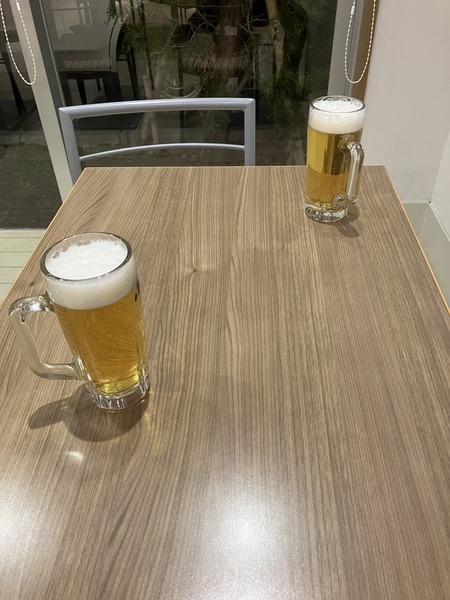 【画像】EカップJDの彼女と飲みに来たｗ