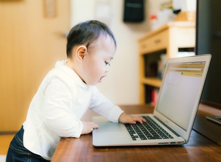 トッモ「いやぁ、結婚してから本当出費がかさんでさ、子供の世話も大変だし、家のローンも払わないといけなくてさあ。ワイは最近どうよ？」