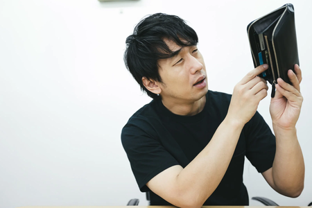 識者「日本人男性は子供メンタル。だから割り勘を求める」