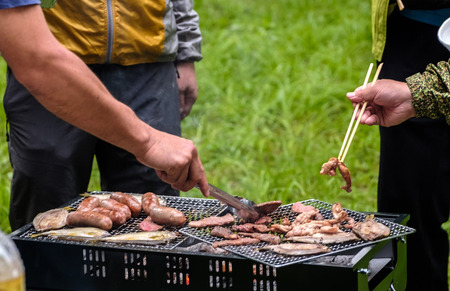 【動画】まんさん、庭でBBQしようとして大炎上させてしまう