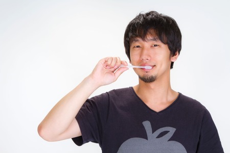 女児の歯ブラシに体液 教諭を逮捕