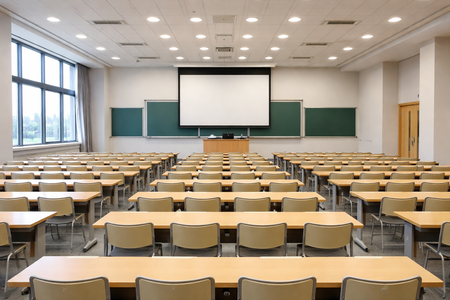 低学歴なのに授業で最前席に座る奴の真の目的