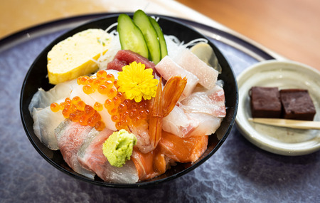 海鮮丼でネタ5種類選ぶとしたら何？