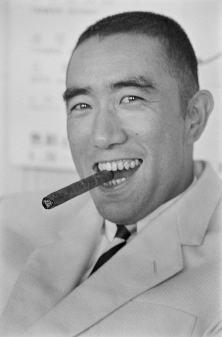 【画像】三島由紀夫のセクシーグラビアwwwwwwwwwwww