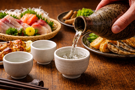 日本酒とかいうなにが美味いのか分からない酒wwwwwwwww