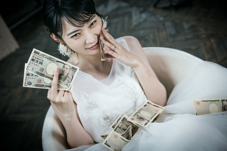 港区女子「人生やり直したい…」