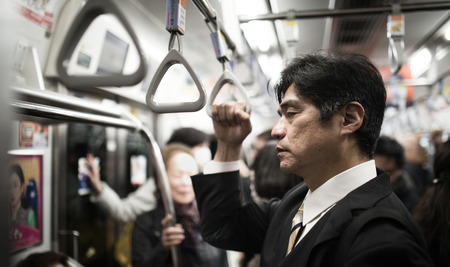 【悲報】東京の電車、限界を超える