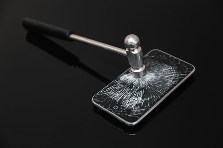 スマホの画面割れてる奴ｗｗｗｗｗｗｗｗｗｗ