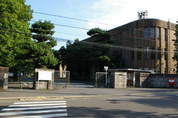 800px-Tohoku_University(Katahira_north_gate) (1)