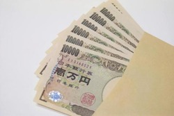 貸す