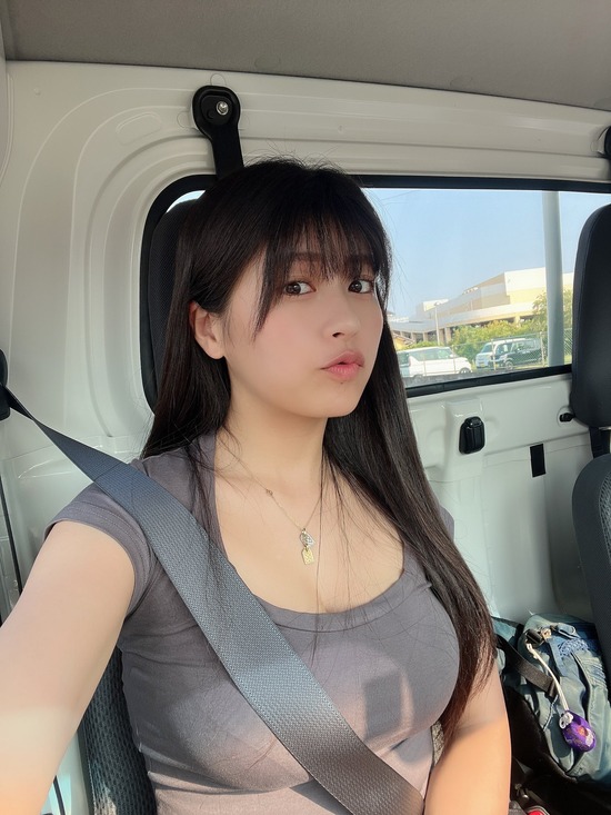 【画像】爆乳軽トラ女「乗ってく？」