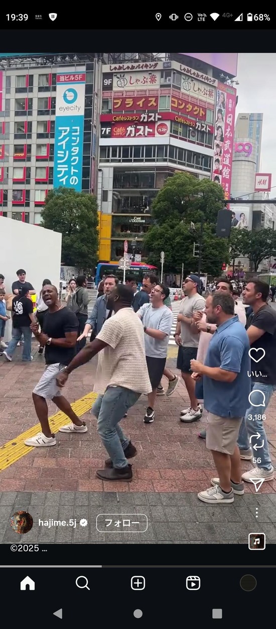 【画像】外国人さん、新宿で大合唱ｗｗｗｗｗ