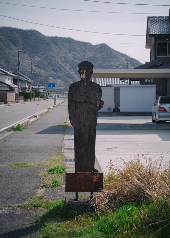 【画像】夜道でエンカウントしたら泣くほどビビる看板が見つかるｗｗｗｗｗｗ