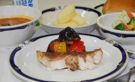 【画像】慶應幼稚舎の給食すごすぎて草ｗｗｗｗｗ