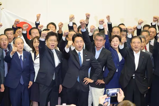 【画像】小泉進次郎総裁選出陣式、国会議員が100人集まる異常事態ｗｗｗｗｗ