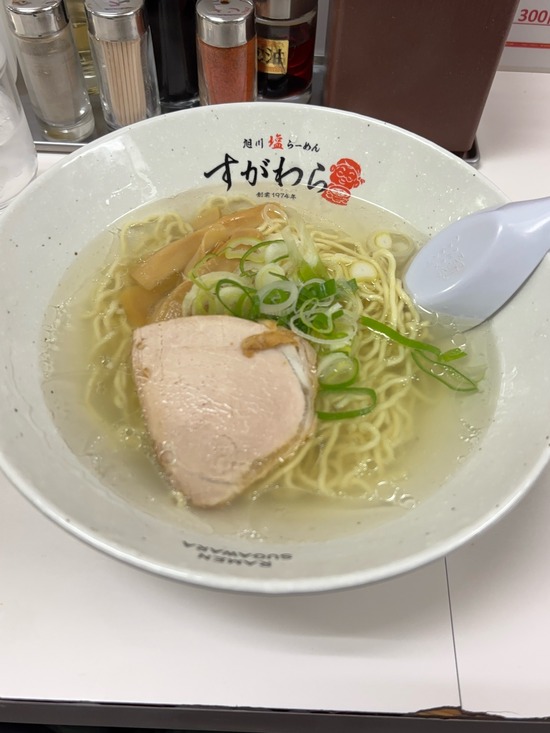 【画像】「水ラーメン」食うでｗｗ透き通ってるｗｗｗ