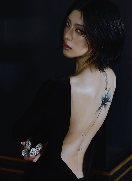 【画像】三吉彩花、背中にド派手なタトゥーを入れてしまう…