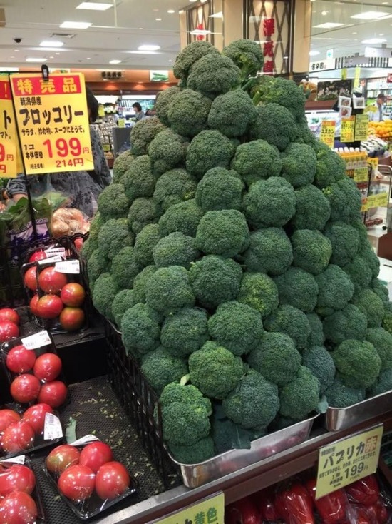 【画像】スーパーのブロッコリー、非常に取りづらくて草ｗｗｗ