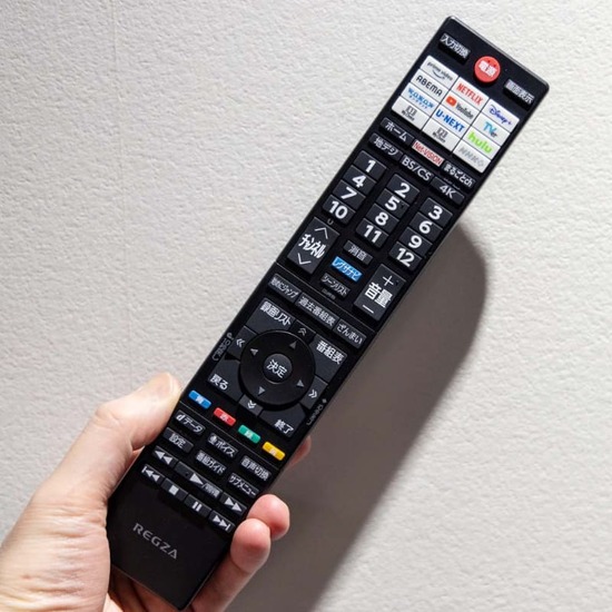 【画像】テレビリモコン　業界最多の配信ボタン11個もwwwwww