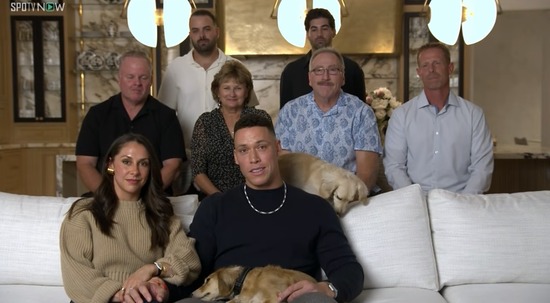 【画像】アーロン・ジャッジの犬(ジャッジーヌ)、めっちゃジャッジに懐いてるｗｗｗ