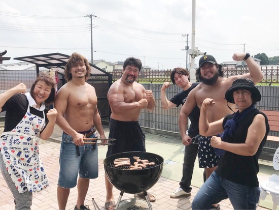 【画像】北斗晶、影武者と写真撮るｗｗｗｗｗｗｗｗ