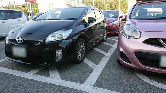 「車と車の間に無理矢理停めるのやめて」車椅子ユーザーが切実な訴え・・・