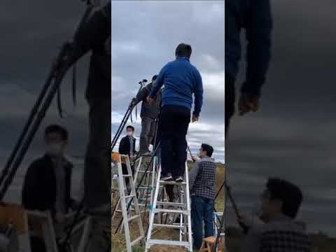 【動画】撮り鉄さん、脚立の上で大喧嘩wwwwwwwwww