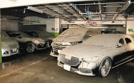 【画像】ベンツを地下駐車場に停めた結果ｗｗｗ
