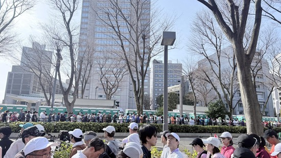 【画像】東京マラソンのトイレ待ち、エグすぎ・・・・・