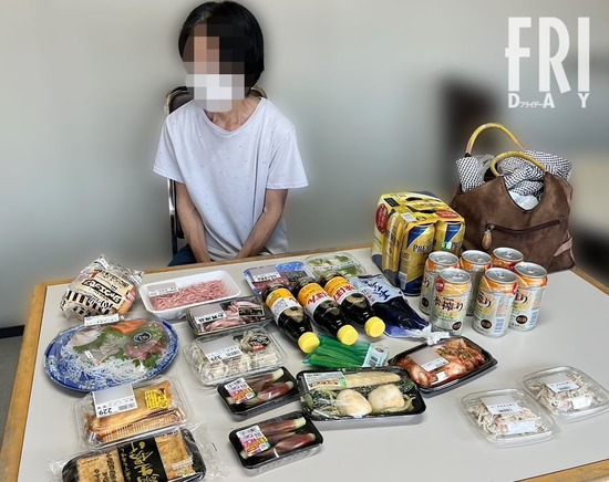 【画像】万引きオバサン、シャウエッセンを盗むｗｗｗ