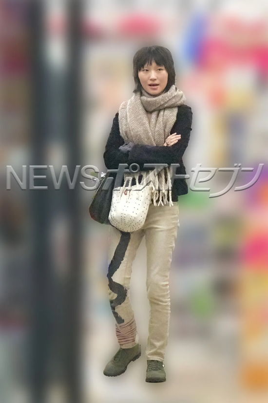 【画像】新しい学校のリーダーズの眼鏡美人、プライベートのスッピンを激写されてしまうｗｗｗ