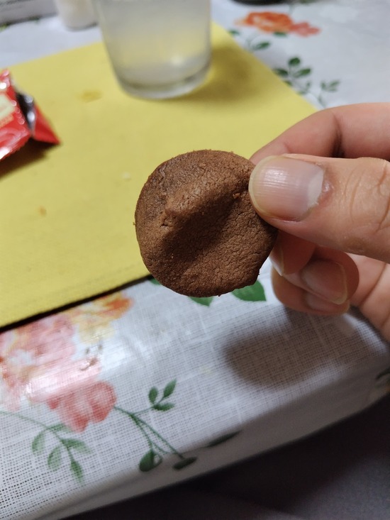 【画像】カントリーマアム、これ以上小さくできないため18枚から14枚に減量、食感なども別物に・・・