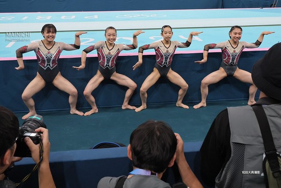 【画像】体操女子団体の決めポーズ、別アングルｗｗｗ
