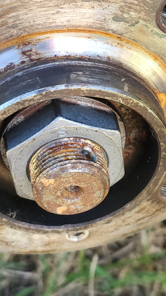 【画像】30万円で輸入車買ったぼく、整備不可で詰むｗｗｗｗｗｗ