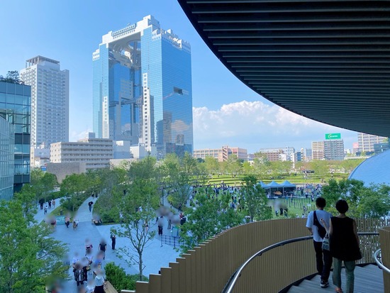 【画像】大阪、て梅田のド真ん中に巨大な緑地公園造ってしまうｗｗｗ