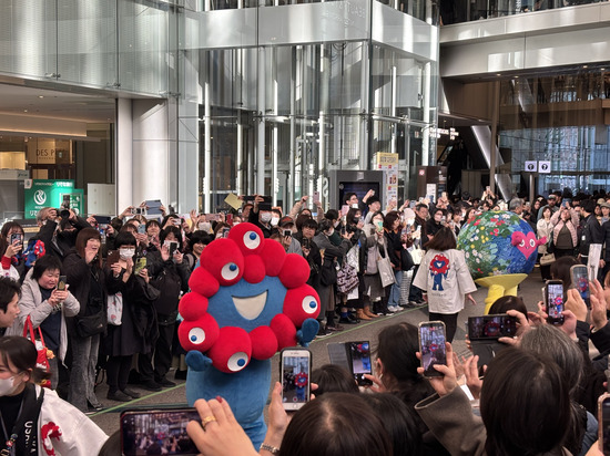 【画像】ミャクミャク「人気者の僕が東京でイベントやったら大騒ぎやろなあ」→結果ｗｗｗ