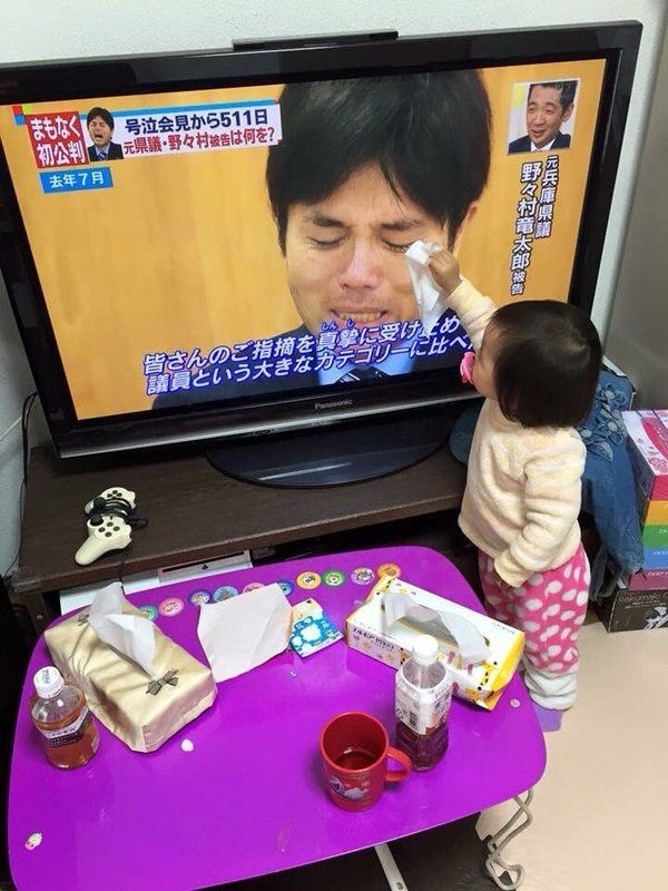 【画像】野々村竜太郎の号泣記者会見、今見てもおもろいｗｗｗ