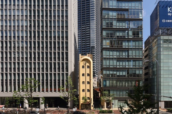 【画像】大阪梅田の立ち退き拒否ビルｗｗｗ