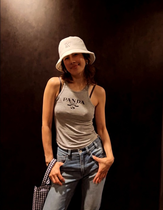 【画像】モデルの長谷川理恵さん(51)「五十過ぎると恥じらいとか無くなる」