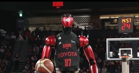 【動画】トヨタのバスケロボ「CUE7」が試合会場を沸かす！ プロ選手を参考にした動作ｗｗｗ