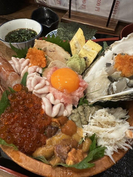 【画像あり】「これは痛風になるわ」と言われているの３８００円の海鮮丼がコチラｗｗｗ