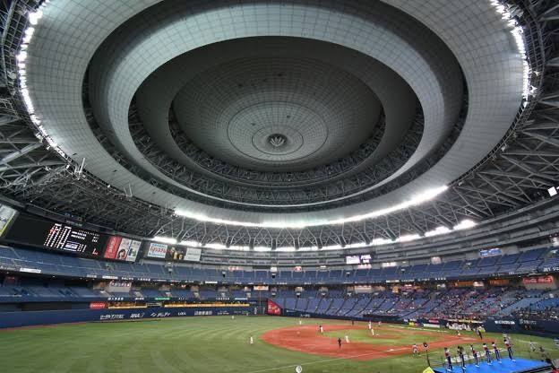 【画像】京セラドーム大阪の天井、いつか慣れるやろwと思ってたけどやっぱり何度見ても怖い